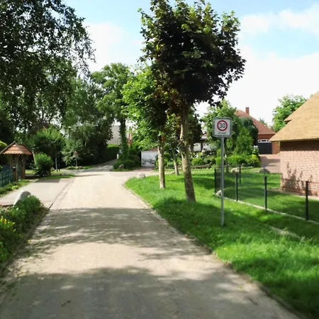Ferienwohnung Am Alten Greetsieler Tief Апартаменты Крумхёрн